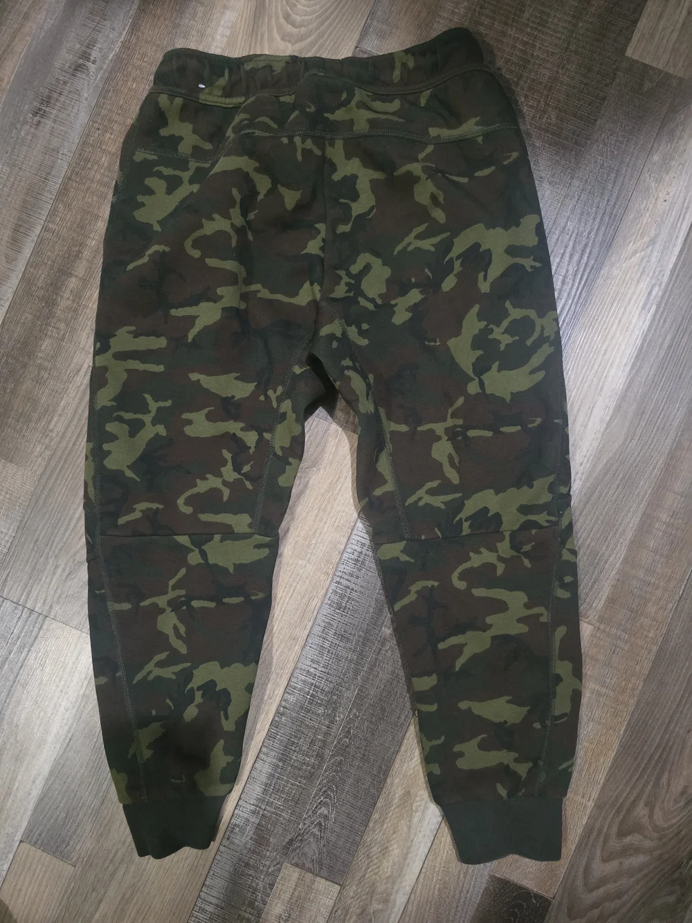 Nike Kids Camo Sweatpants in Olive & Dark Green